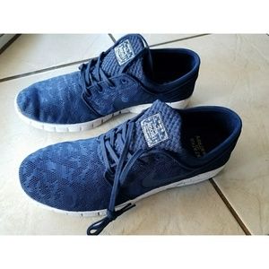 Nike Janoski